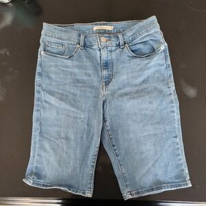 Levi's Classic Bermuda Denim Shorts Women's Size 28 Light Wash Blue Jean